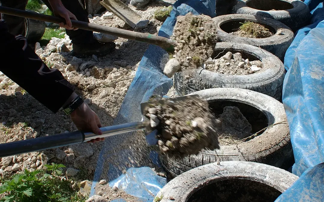 Filling tyres