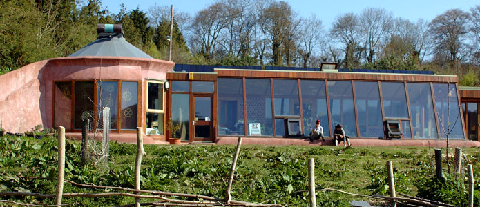 https://brightonpermaculture.org.uk/wp-content/uploads/articles/ecobuild/slideshow/earthshipbrighton01.jpg