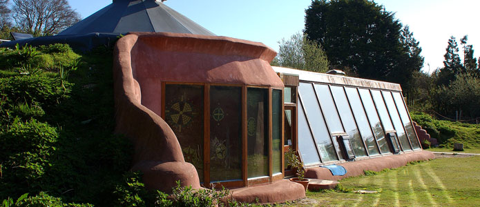 https://brightonpermaculture.org.uk/wp-content/uploads/articles/ecobuild/slideshow/earthshipbrighton07.jpg